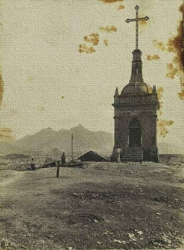 Oratory of Morro da ProvidĂȘncia when he had the cross at the top and was considered a protector of Rio de Janeiro. Oratory of Morro da ProvidĂȘncia when he had the cross at the top and was considered a protector of Rio de Janeiro.