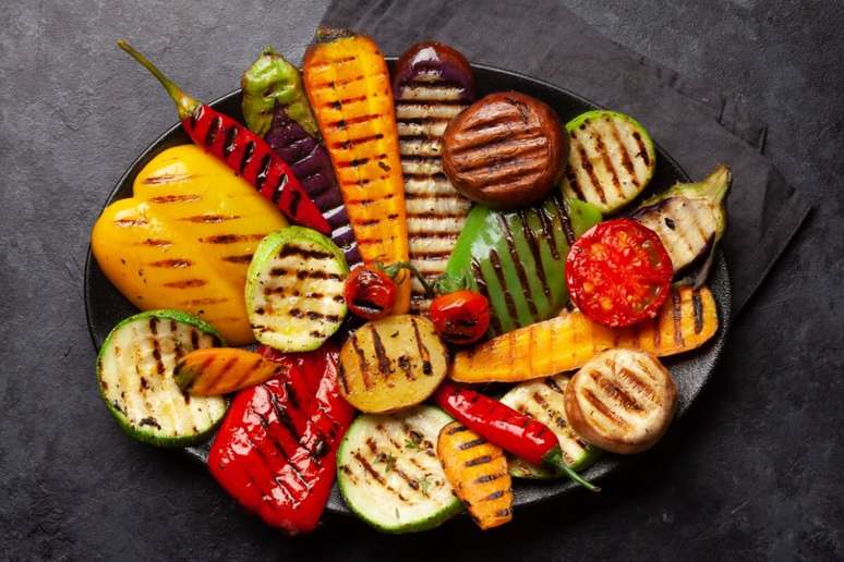 Salada de legumes grelhada 