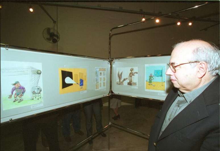 Luis Fernando Verissimo no Sal&atilde;o de Humor de Piracicaba em foto tirada em 26 de agosto de 2001.