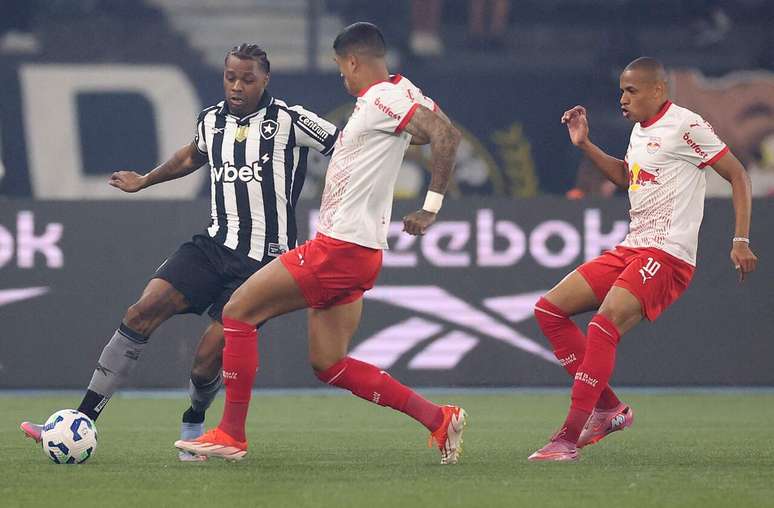 Botafogo was superior to Bragantino for the most of the time - Botafogo was superior to Bragantino for the most of the time -