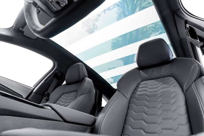 Modelo tem teto panor&acirc;mico, mem&oacute;ria para o banco do motorista e sistema de som Bang & Olufsen 3D com 16 alto-falantes