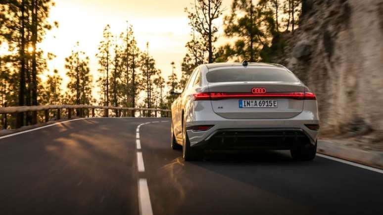 modelo 100% el&eacute;trico inaugura Audi Rings traseiros iluminados