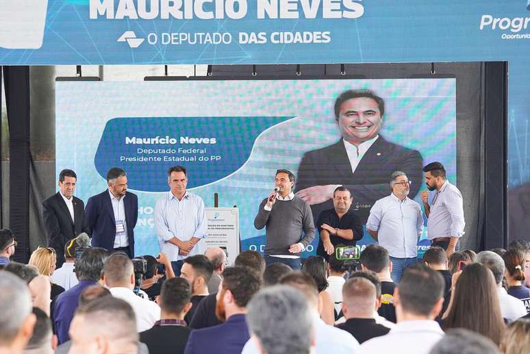 Polo Cuesta hosts a political encounter that inaugurates the headquarters of the Progressives and announces the internal candidates