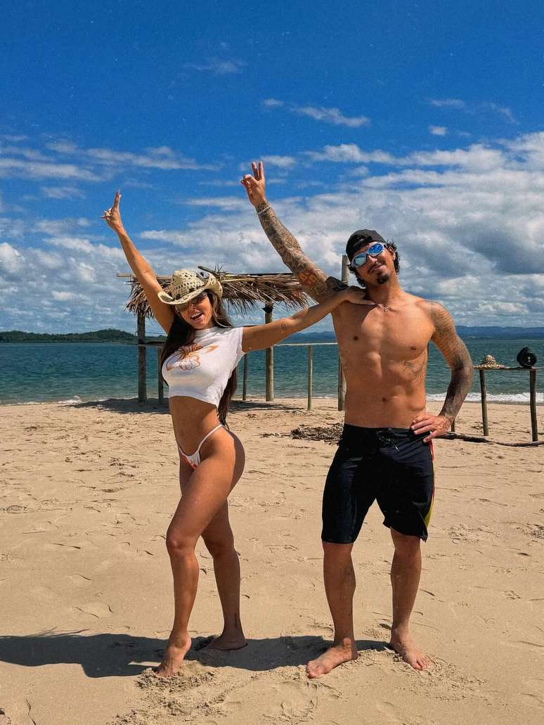 Novas fotos de Gabriel Medina com a namorada, Isabella Arantes -