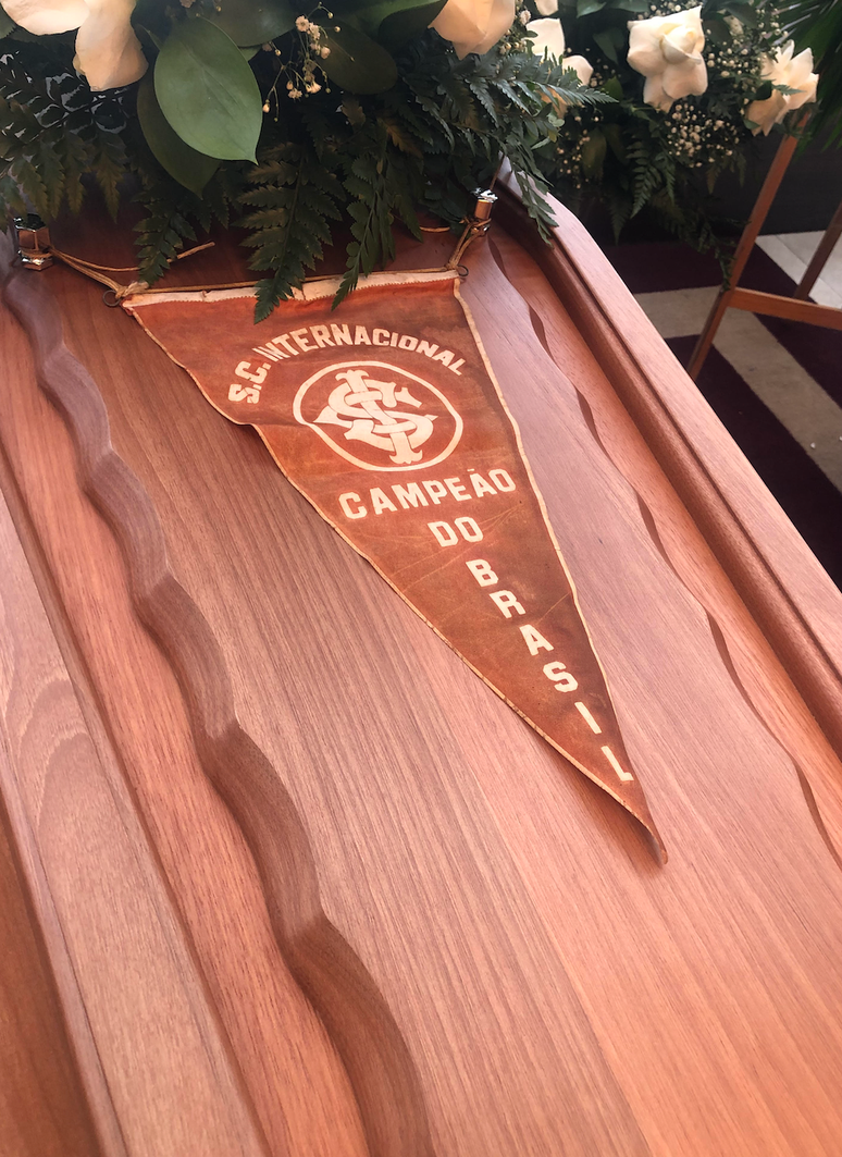 Fl&acirc;mula do Sport Club Internacional ornou caix&atilde;o de Verissimo, um dos mais famosos torcedores do clube