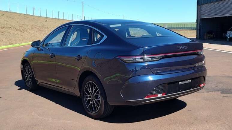 Linha 2026 do sed&atilde; h&iacute;brido chin&ecirc;s ganha nova cor de pintura e pacote ADAS 2 de condu&ccedil;&atilde;o semiaut&ocirc;noma