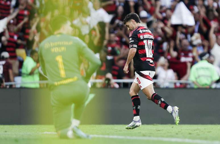 Arrascaeta comemora gol pelo Flamengo –