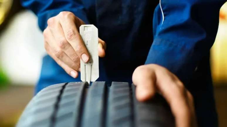 Marca&ccedil;&atilde;o do TWI fica entre os sulcos da banda de rodagem