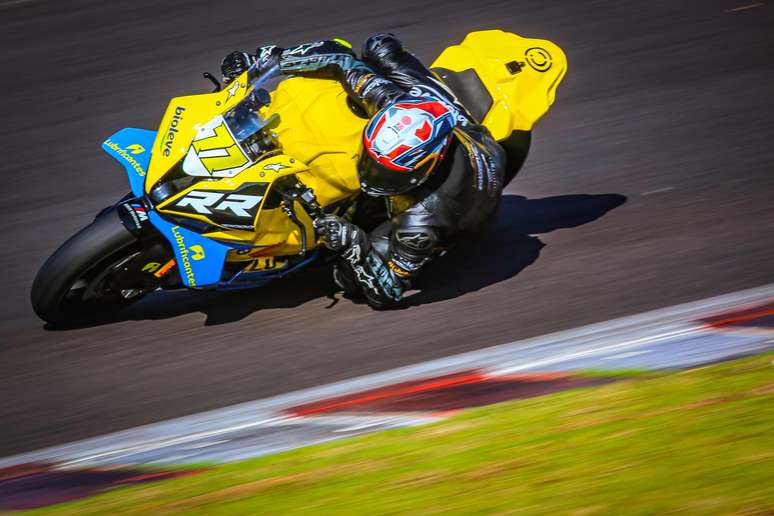 Theo Manna em sua BMW 