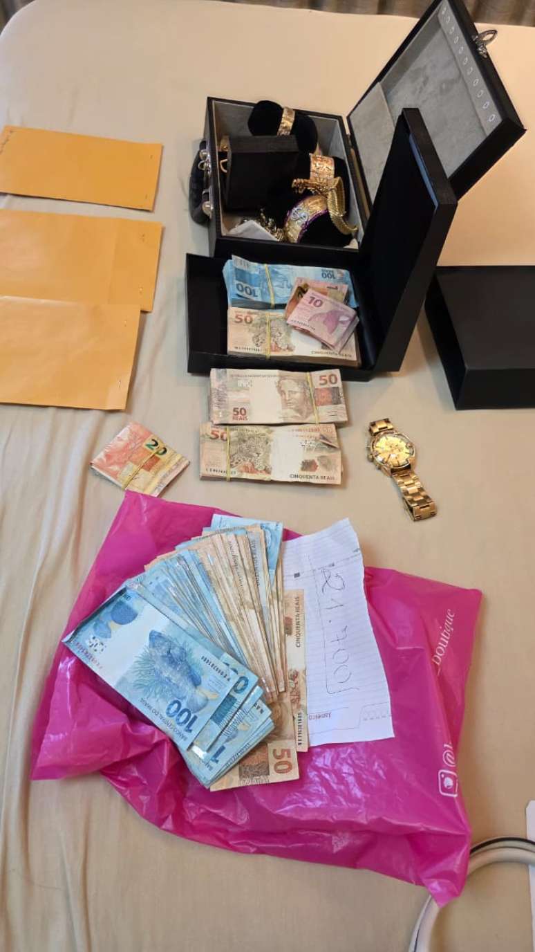 Pol&iacute;cia apreendeu dinheiro em esp&eacute;cie na casa de Karol Digital