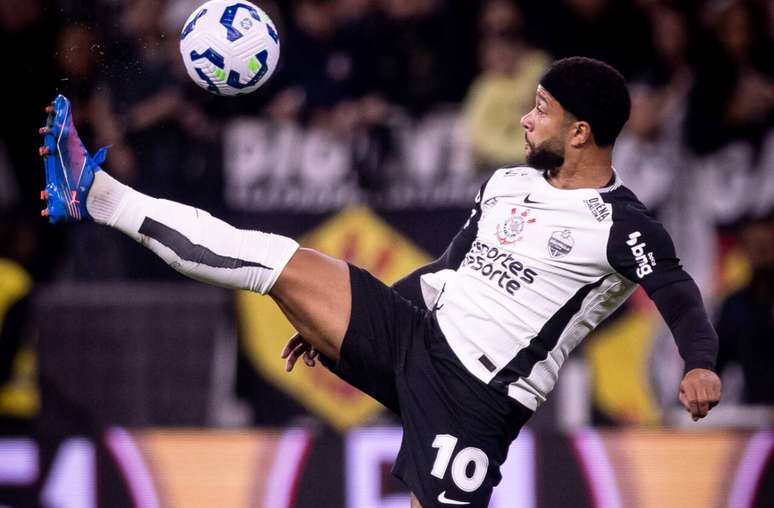 Dorival admite Depay ainda fora de ritmo &ndash;