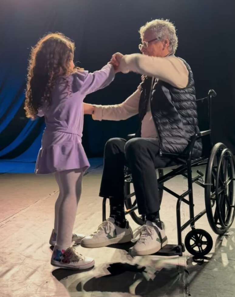 Carlinhos de Jesus speaks of first effects and treatment of the disease that led him to the wheelchair