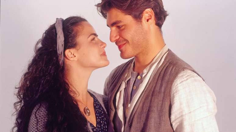 Giuliana (Ana Paula Arósio) e Matteo (Thiago Lacerda) na novela Terra Nostra -