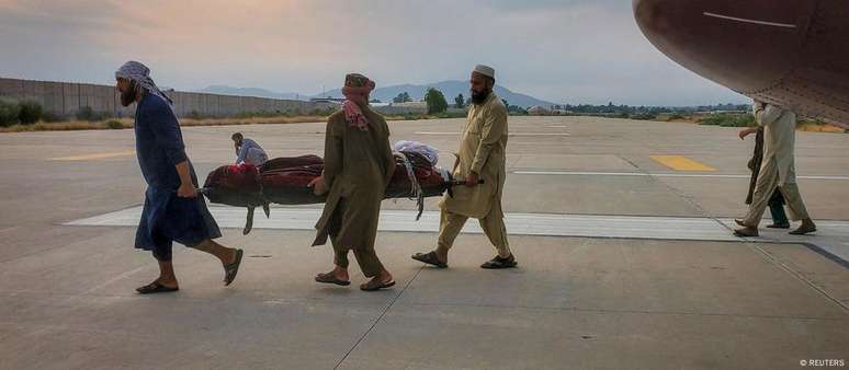 Voos militares transportaram muitos feridos das províncias de Kunar e Nangarhar