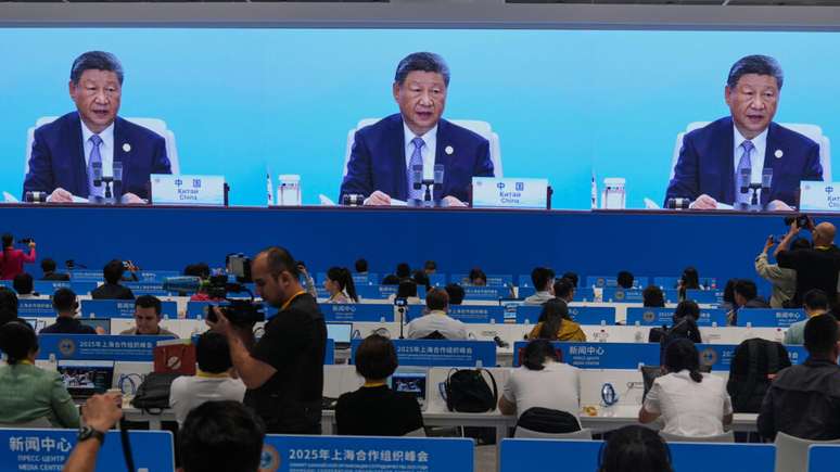 O presidente chinês Xi Jinping, preside a cúpula com líderes dos países membros da Organização de Cooperação de Xangai em Tianjin, China, segunda-feira, 1º de setembro de 2025.