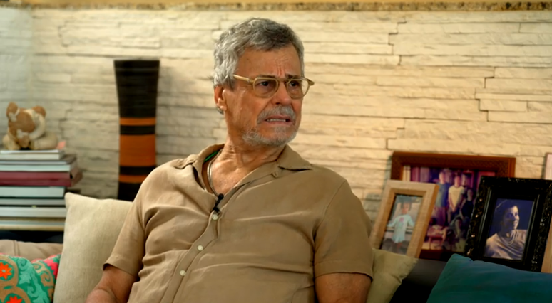 Carlinhos de Jesus cries and describes the pain in the legs and routine in the wheelchair: “How will I live?”