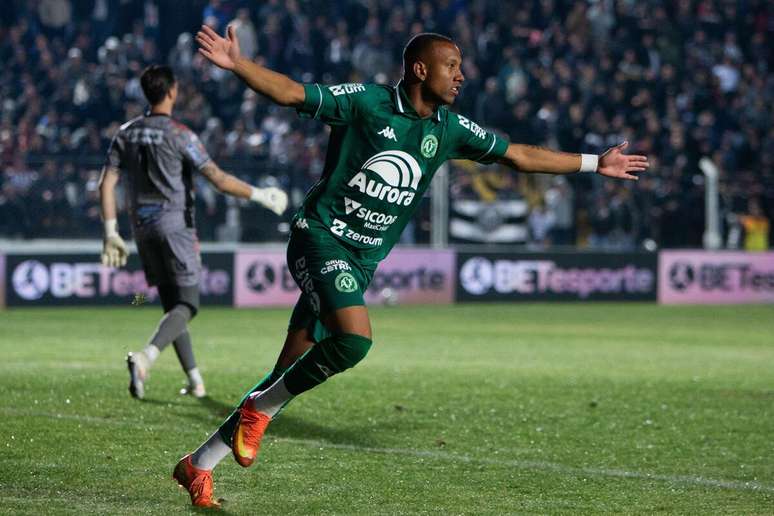 Ítalo (Chapecoense) celebrando seu gol contra o Operário-PR, no dia 07.07.2025 