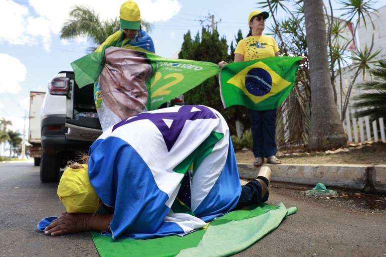 Apoiadores de Bolsonaro se reuniram em alguns pontos de Bras&iacute;lia e outras cidades