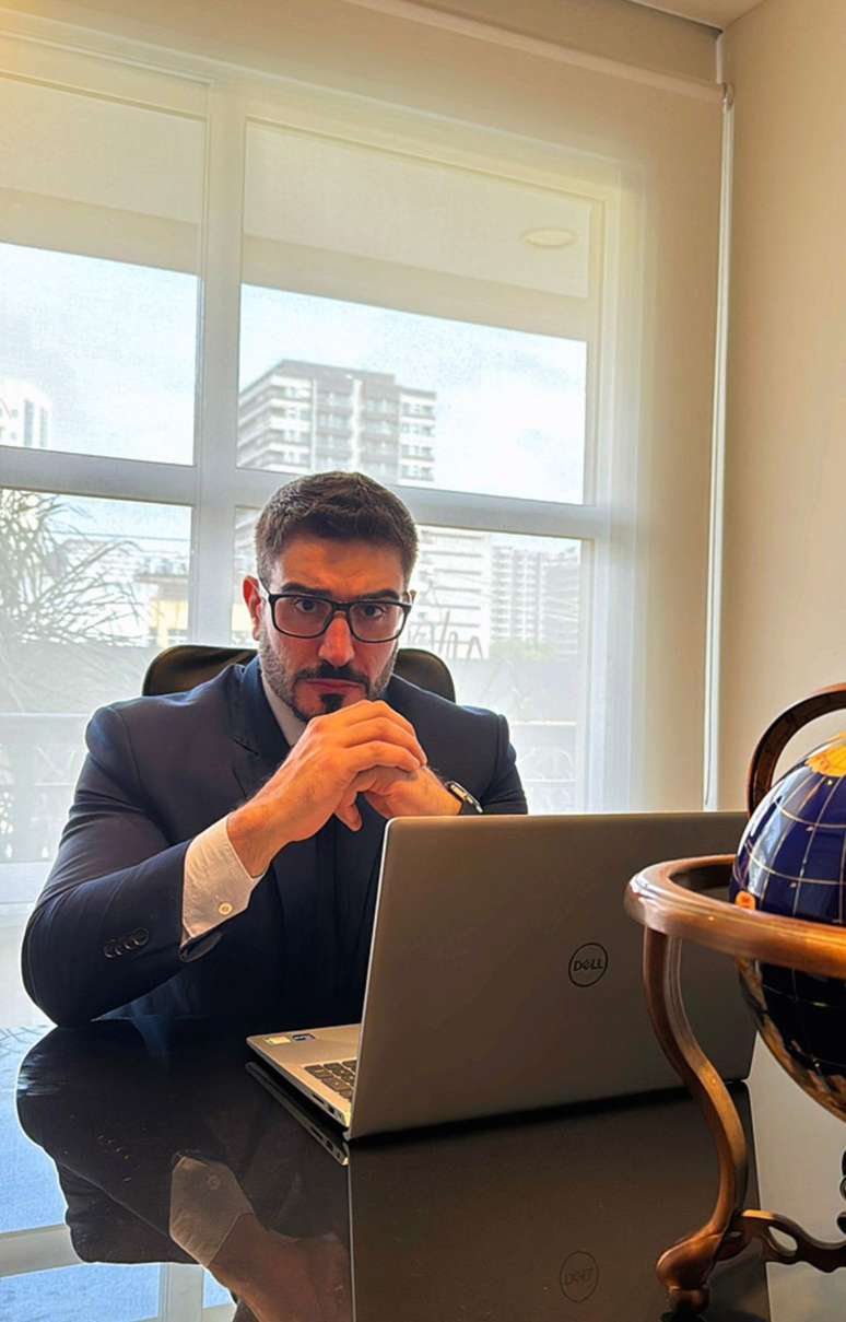 Advogado é autor do artigo "Brasil 2027: A Guerra Silenciosa pela Soberania Digital" onde disserta sobre a teoria da "Soberania Híbrida", criada por ele