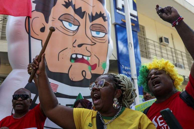 Manifestantes contr&aacute;rios a Bolsonaro tamb&eacute;m foram &agrave;s ruas