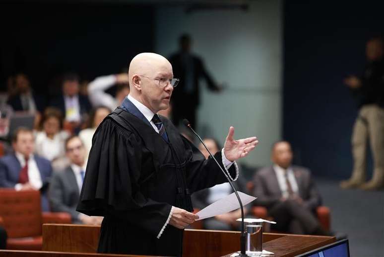 Torres em sustenta&ccedil;&atilde;o oral