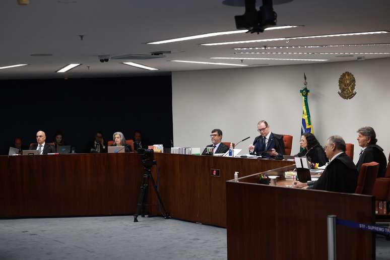 Primeira Turma do STF julga a Ação Penal 2668, que tem Jair Bolsonaro e outros sete aliados acusados por liderarem tentativa de golpe de Estado