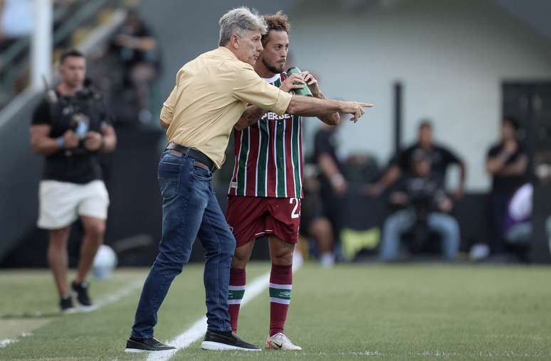 Renato Ga&uacute;cho precisa ajustar o time do Flu &ndash;