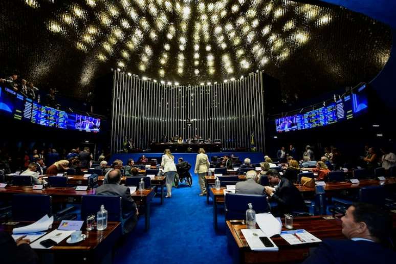 The Senate approves a bill that reduces the period of inadmissibility and weakens the clean record law The Senate approves a bill that reduces the period of inadmissibility and weakens the clean record law