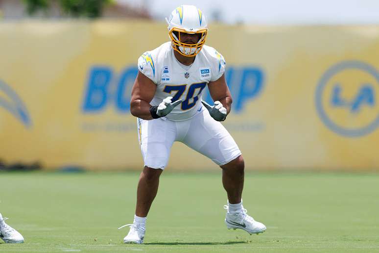 Rashawn Slater pelo Los Angeles Chargers