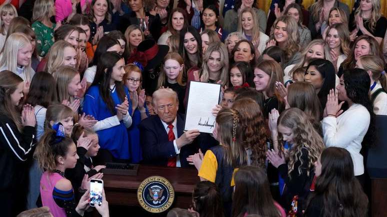 Donald Trump has signed a series of orders that affect transgender and non -binary people Donald Trump has signed a series of orders that affect transgender and non -binary people