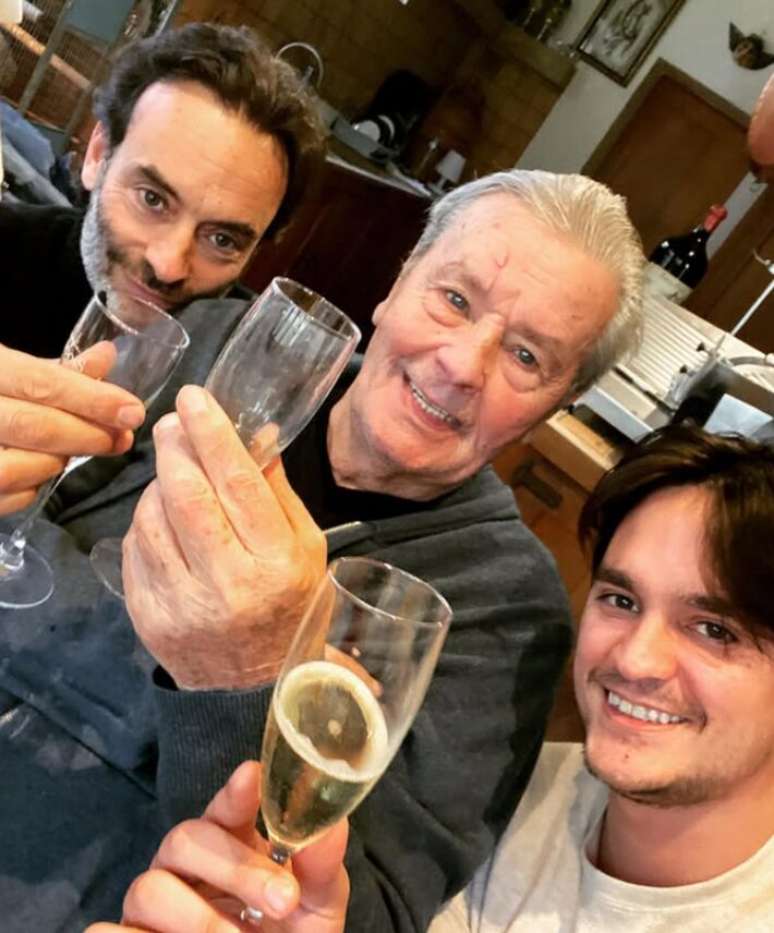 Son of Alain Delon goes to court to cancel the will; Understand a case