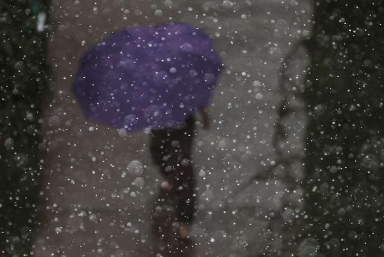 Registro de dia marcado por chuva em São Paulo.