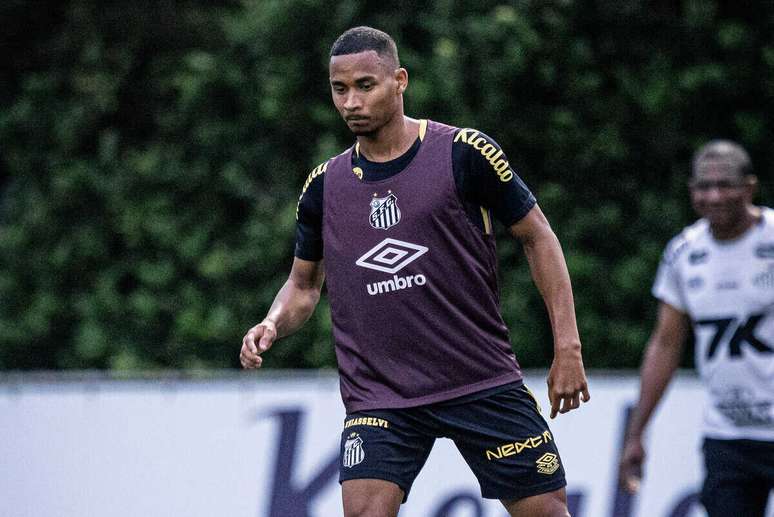 Leleti completa dois meses treinando no Santos &ndash;