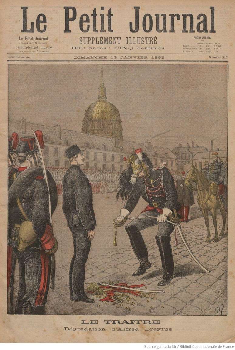 Jornal ilustra cerim&ocirc;nia de 'degrada&ccedil;&atilde;o' de Dreyfus, em que ele foi despojado em p&uacute;blico de seus s&iacute;mbolos de oficial