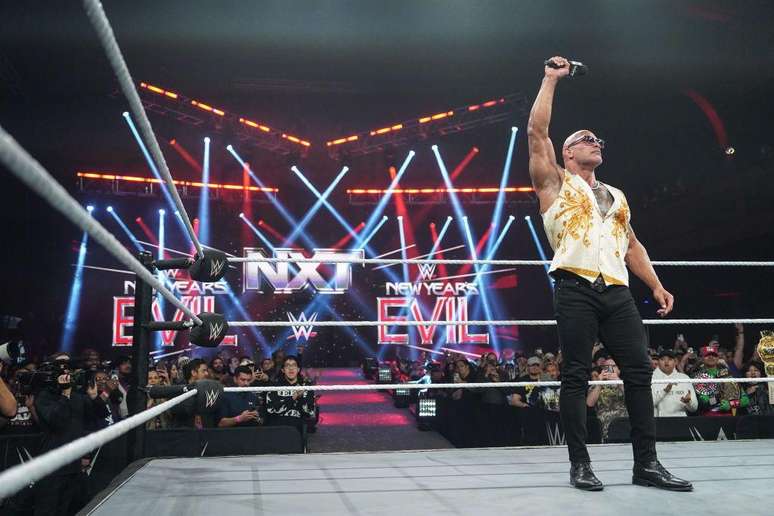 A trajet&oacute;ria da carreira de The Rock &eacute; &uacute;nica: de lutador profissional a ator no Festival de Veneza