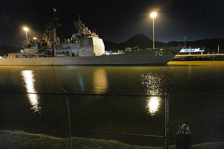 O cruzador de mísseis guiados Lake Erie é outro navio de guerra dos EUA que passou recentemente pelo Panamá