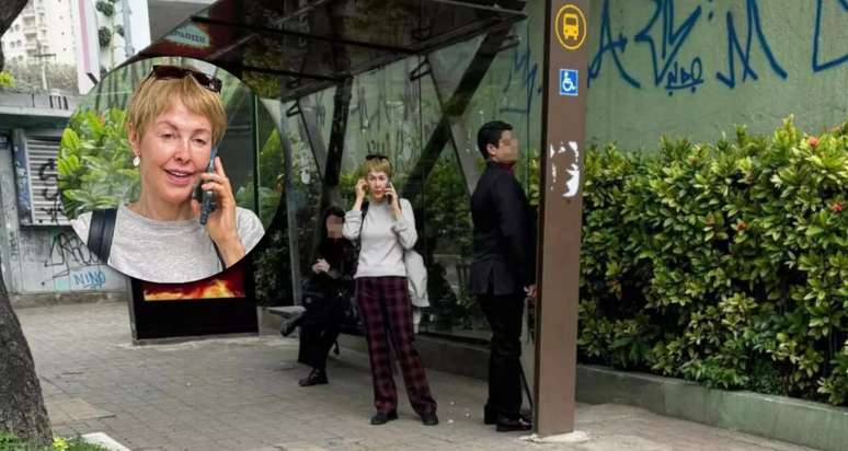 A atriz e podcaster Aldine Müller à espera do ônibus: praticidade para se locomover na maior metrópole do país