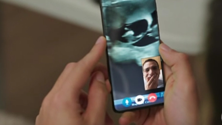 Cena de Vale Tudo em que Afonso (Humberto Carr&atilde;o) aparece com tr&ecirc;s m&atilde;os