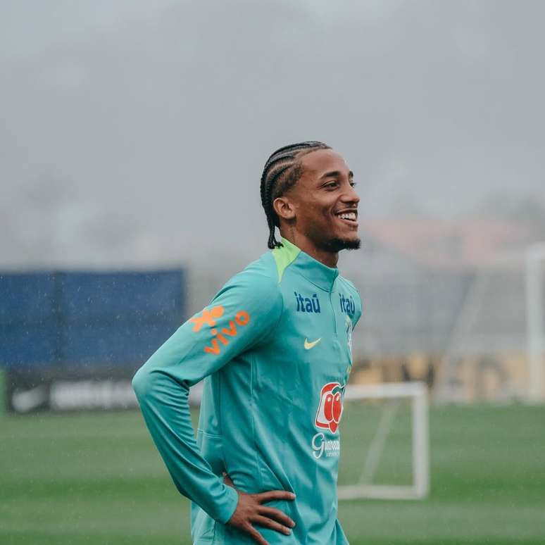 Jo&atilde;o Pedro, jogador de futebol