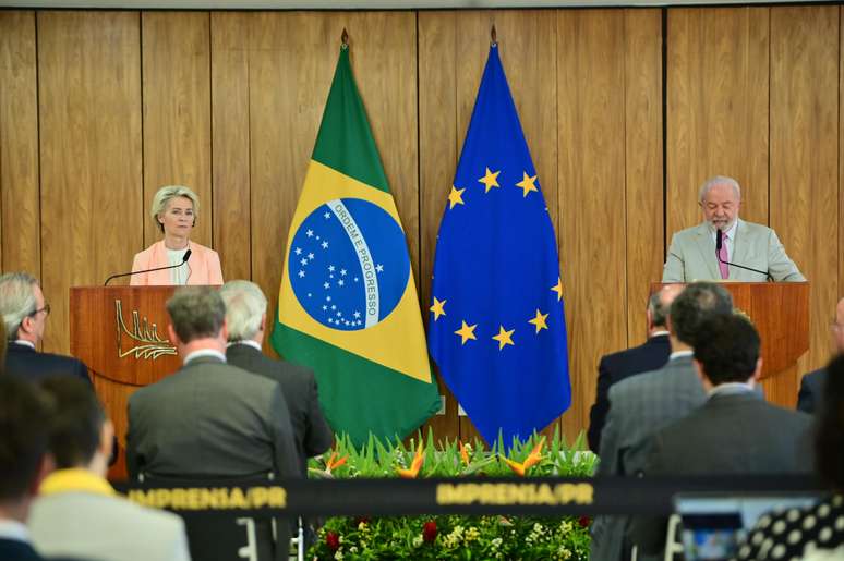 O presidente Lula (PT) recebeu a presidente da União Europeia, Ursula Von Der Leyen, no Brasil em 2023 para negociar a parceria com o Mercosul