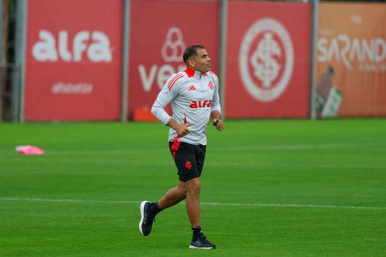 Mercado corre em treino do Inter &ndash;