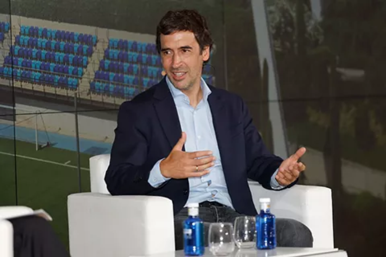 Raul Gonz&aacute;lez durante entrevista 