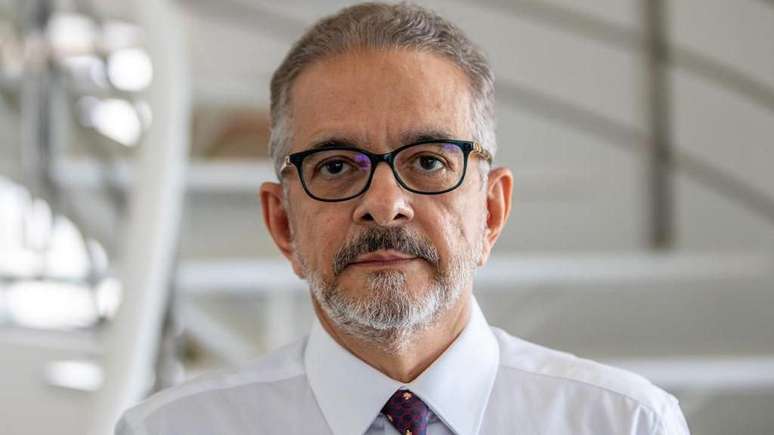 Cientista pol&iacute;tico Antonio Lavareda diz que Bolsonaro n&atilde;o tem pressa para "passar o bast&atilde;o"