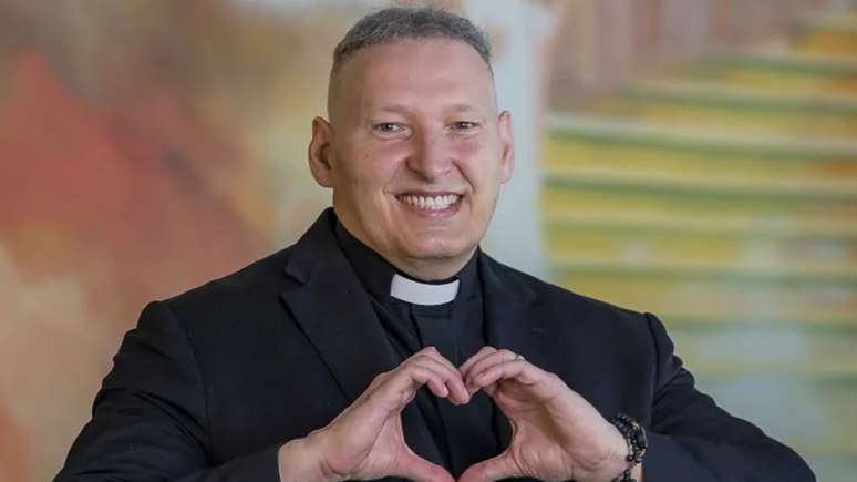 Father Marcelo Rossi opens his heart and shows the transformation after fighting against depression