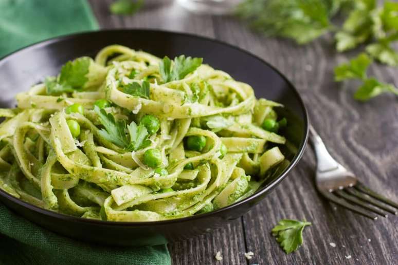 Noodles with creamy spinach and pea sauce Noodles with creamy spinach and pea sauce