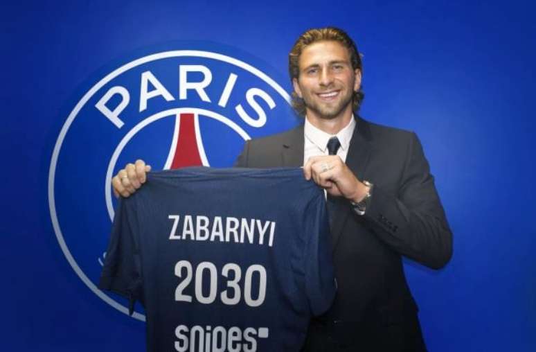 - Divulgação/PSG - Legenda: Zabarnyi foi contratado recentemente por 63 milhões de euros (cerca de R$ 400 milhões)