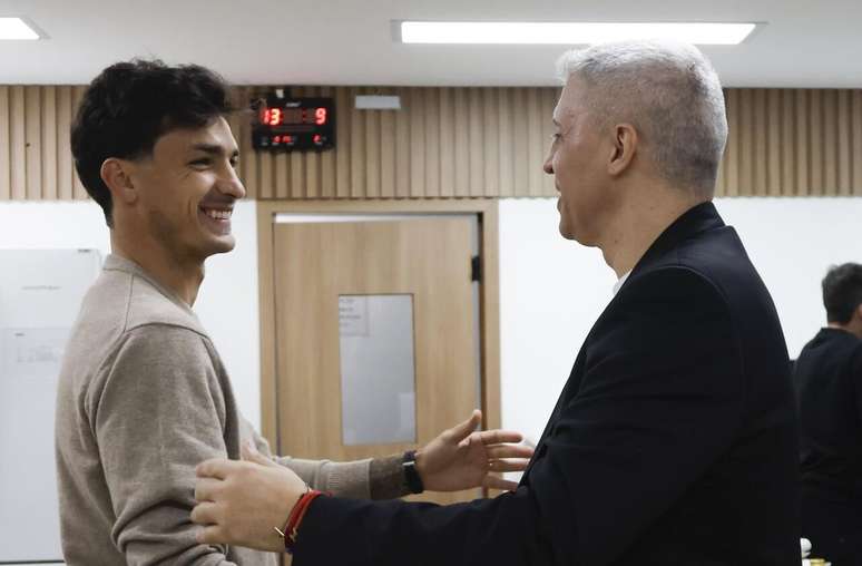 Crespo conta apenas com Dinenno para posi&ccedil;&atilde;o de centroavante no S&atilde;o Paulo &ndash;