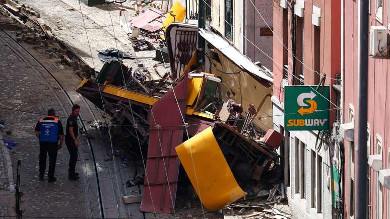 ‘Out of Control’: what witnesses say on the fatal accident in the Lisbon cable car