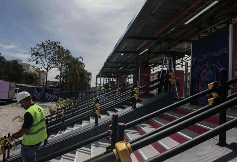 Atualmente, a Esta&ccedil;&atilde;o Cidade Dutra fica pr&oacute;xima &agrave; Esta&ccedil;&atilde;o Aut&oacute;dromo, da Linha 9-Esmeralda.
