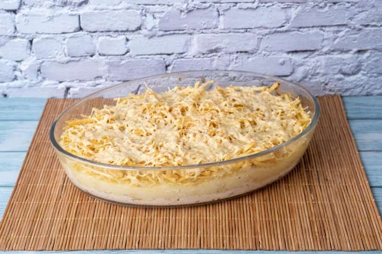 Fricass&ecirc; de frango desfiado 